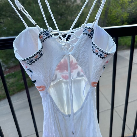 Whimsical White Embroidered Romper | Size 6 - Fits like a US Women’s Small - Picture 8 of 14